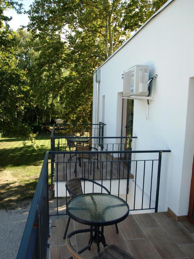 Balatonmáriafürdő Garden Club Panzio B&B 외부 사진