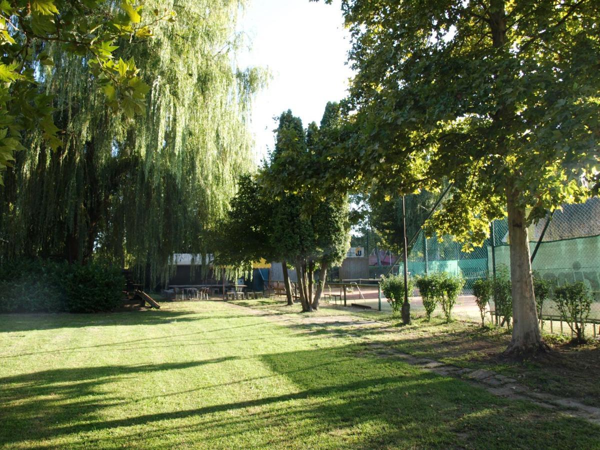 Balatonmáriafürdő Garden Club Panzio B&B 외부 사진