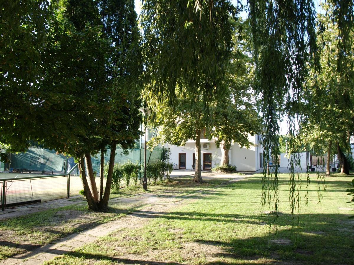 Balatonmáriafürdő Garden Club Panzio B&B 외부 사진