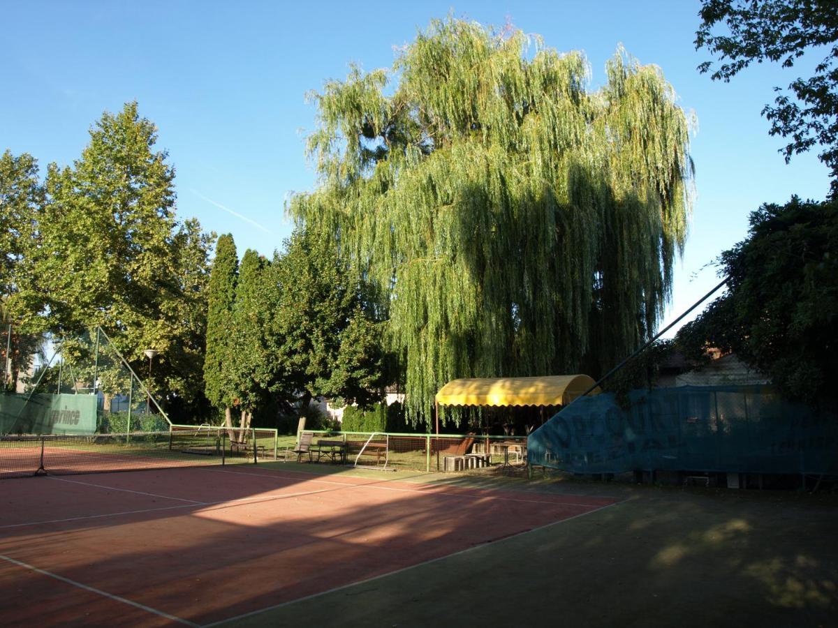Balatonmáriafürdő Garden Club Panzio B&B 외부 사진