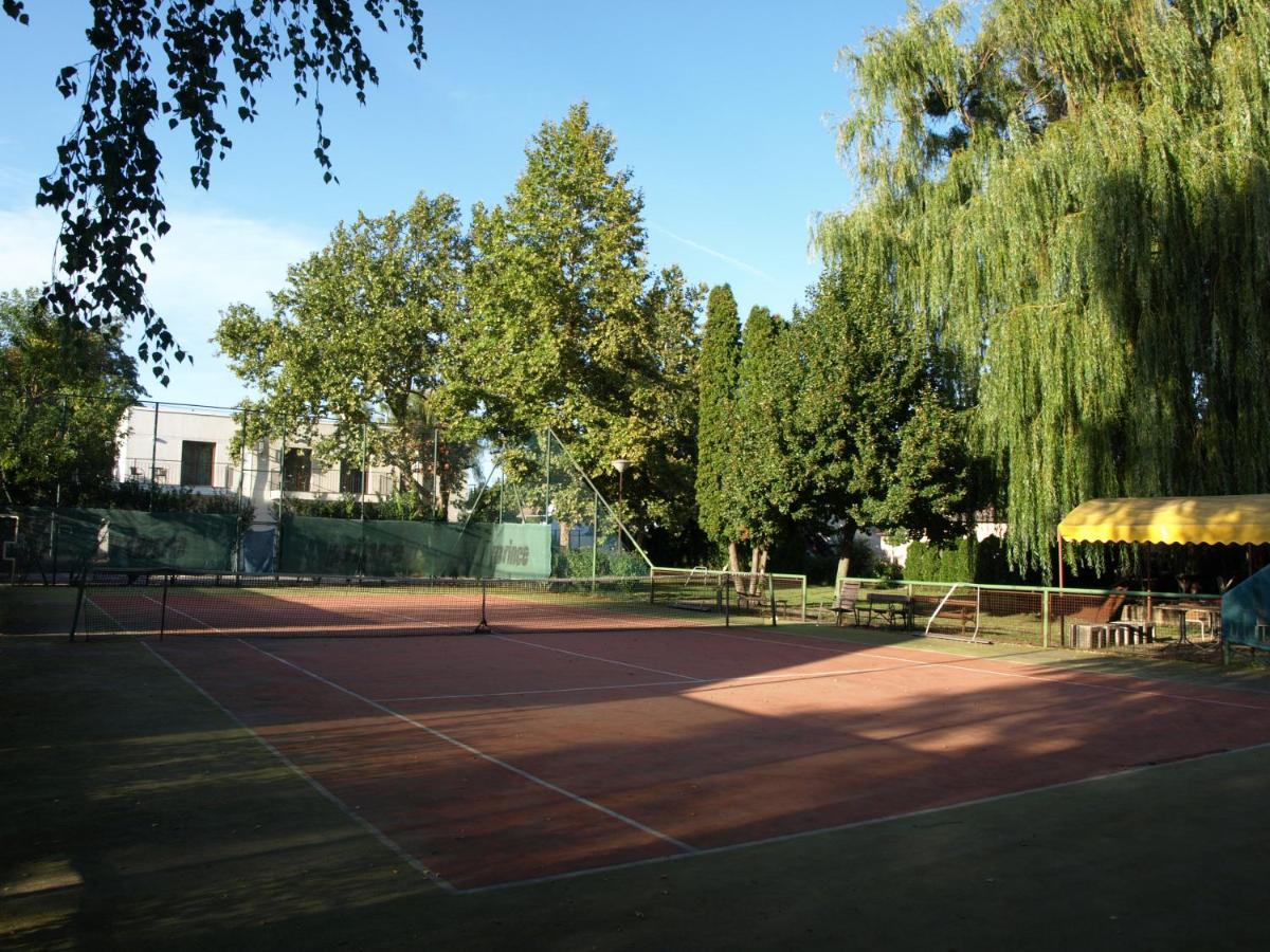Balatonmáriafürdő Garden Club Panzio B&B 외부 사진