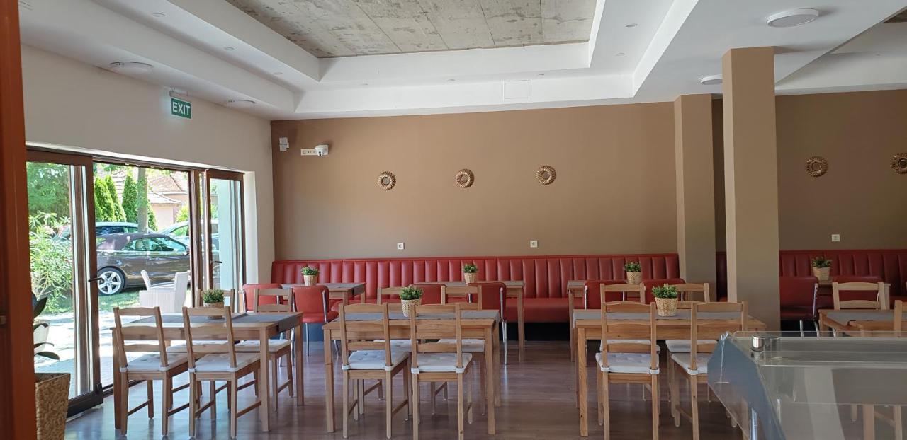 Balatonmáriafürdő Garden Club Panzio B&B 외부 사진