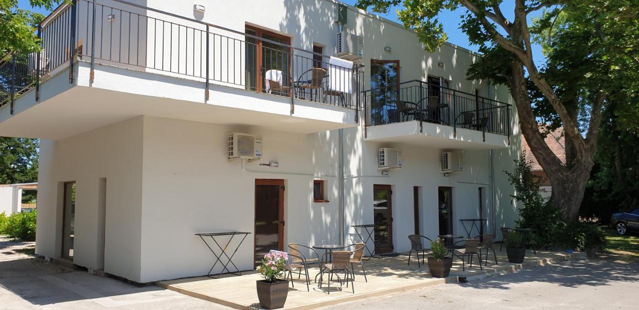 Balatonmáriafürdő Garden Club Panzio B&B 외부 사진