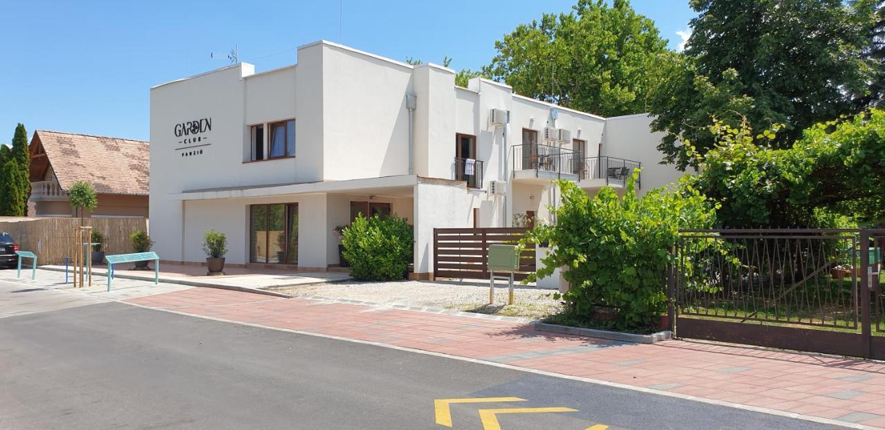 Balatonmáriafürdő Garden Club Panzio B&B 외부 사진